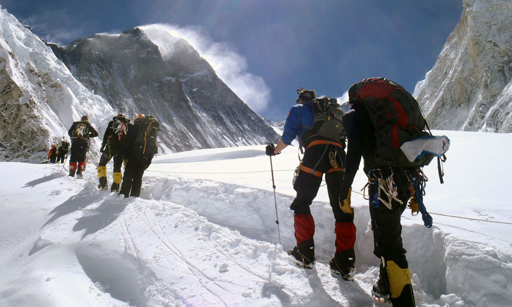 how long does it take to climb mt everest